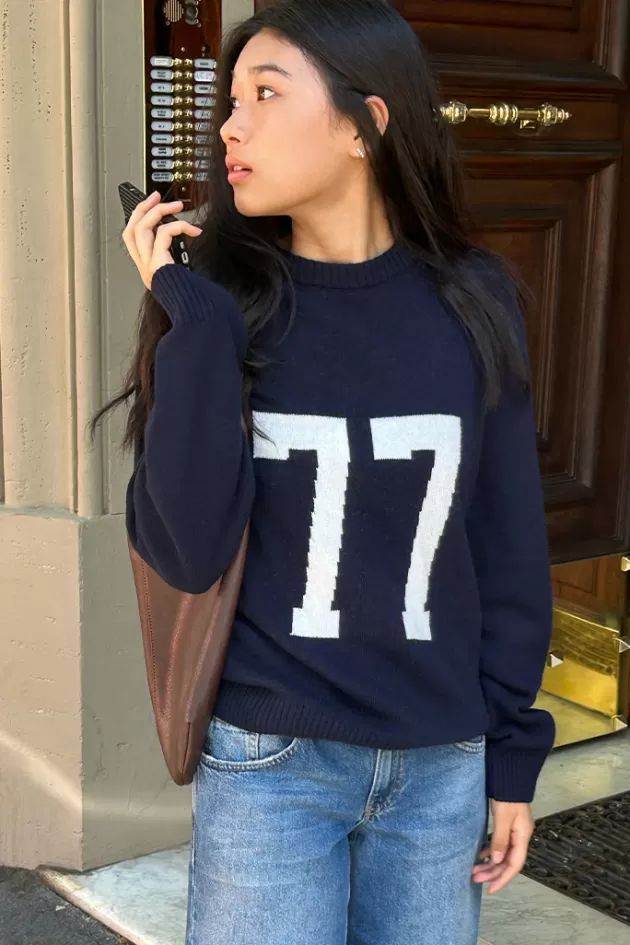 Subdued Pullover 77